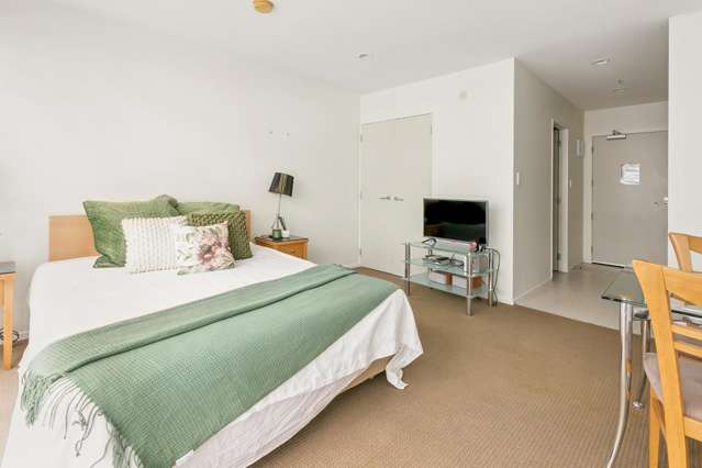 Owner wants vacant apartment SOLD!