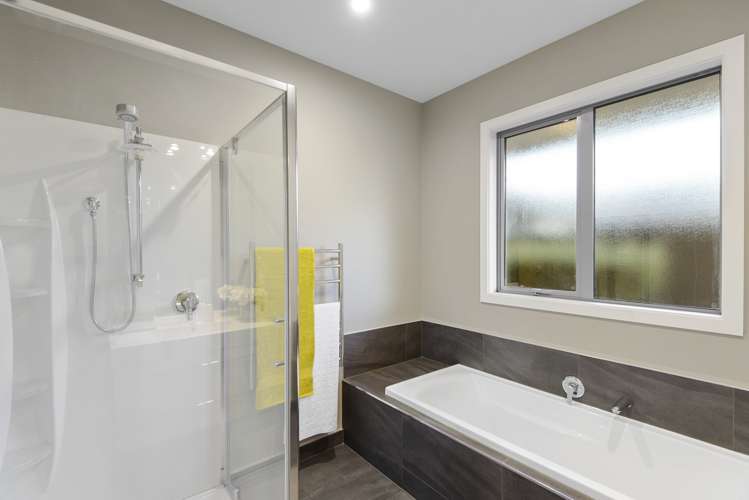 51 Vernon Drive Lincoln_24