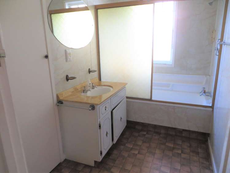 8 Carlyle Street Te Aroha_14