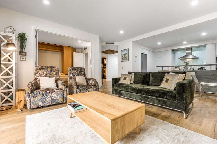 GC/20 Pakenham Street East  (with 2 carparks) 10015_6