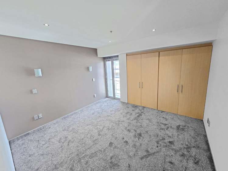 B66/10 Ebor Street 2185_7