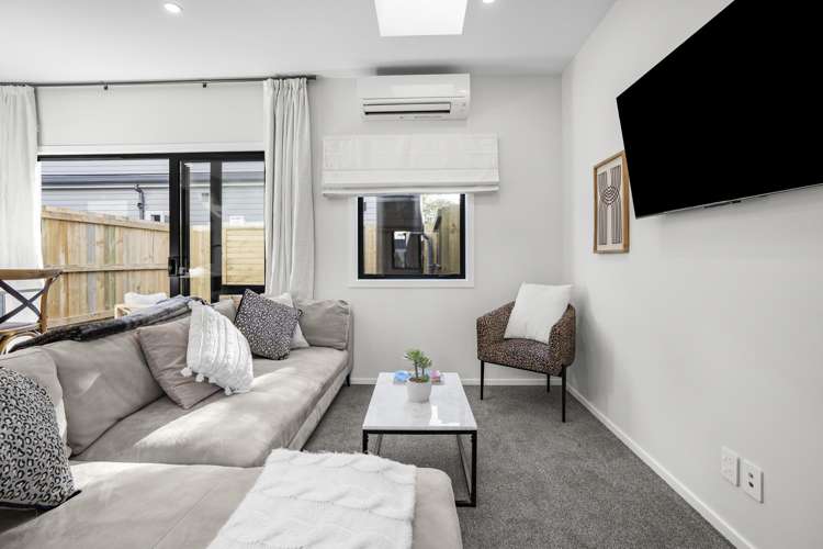 3/62 Queens Grove Hutt Central_8