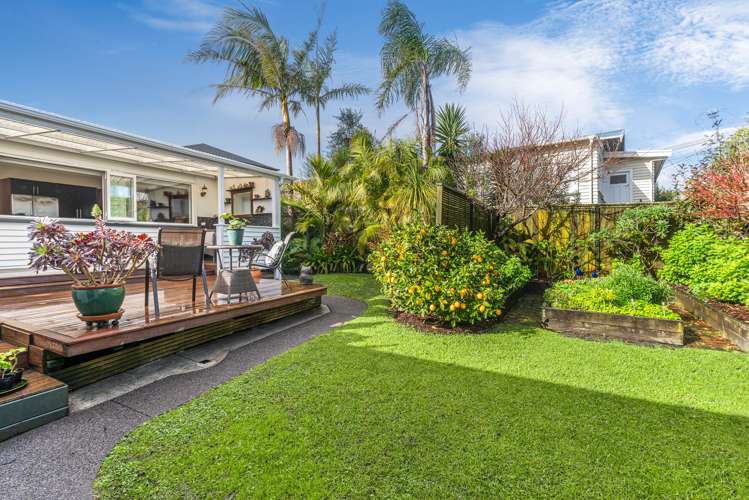 1 Fraser Road Narrow Neck_10