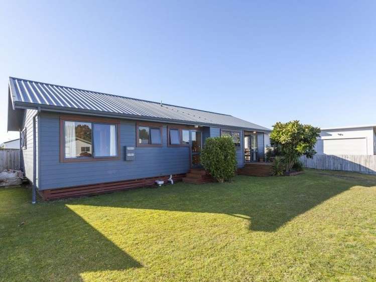 10 Hawk Hill Crescent Cooks Beach_0