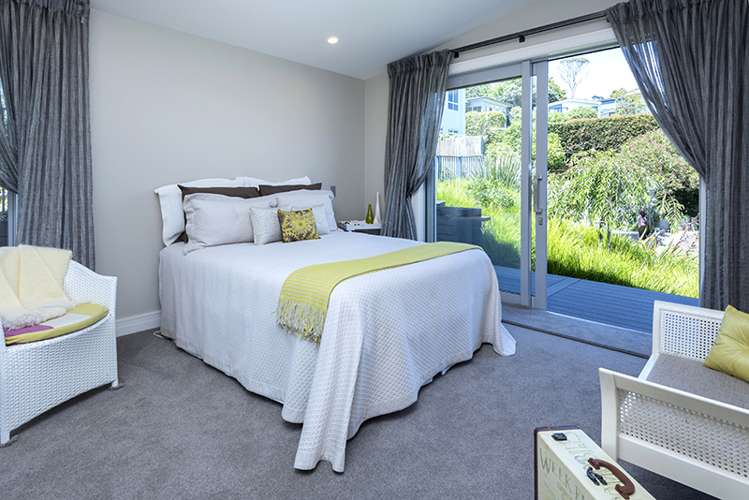 2 Charles Dickens Drive Mellons Bay_13