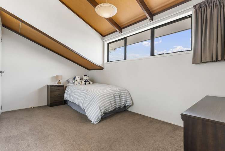 16 Omana Esplanade Maraetai_24