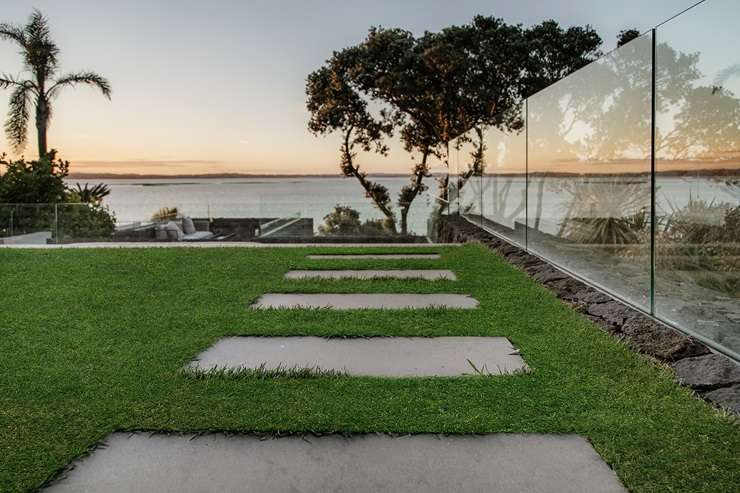 Sea Wall House, on Marine Parade, in Auckland's Herne Bay, was sold for more than $8.1m above its RV. Photo /  George McNabb