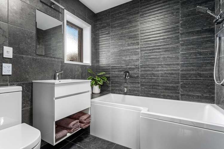 97 East Bank Road Thornton_10