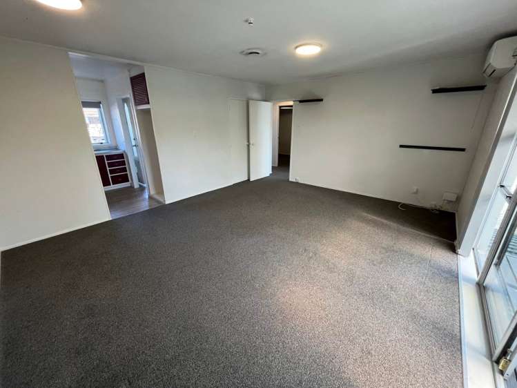 2/13 Latham Avenue Pakuranga_3