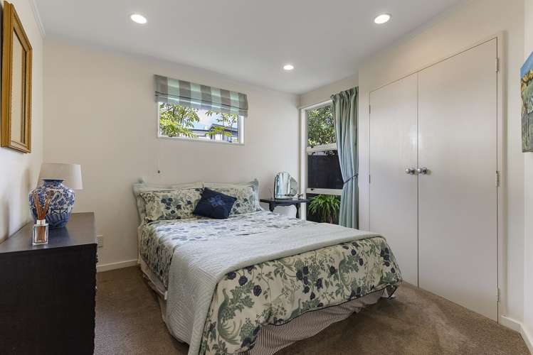 2/15 Bradbury Road Botany Downs_17