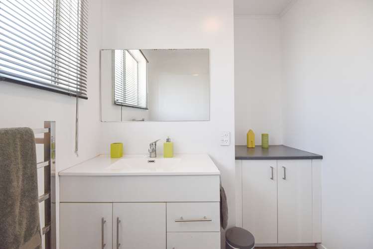 22 Bay Grove Pukehangi_14