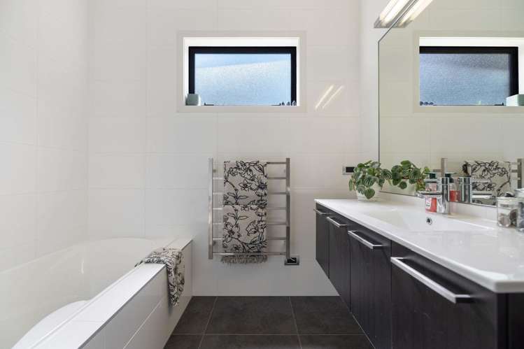 70 Wynyard Crescent Fernhill_15