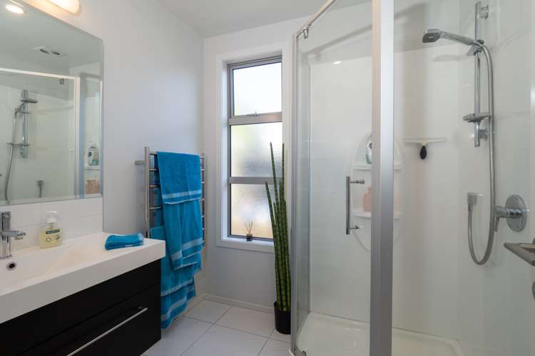 27 Geoff Geering Drive Netherby_16