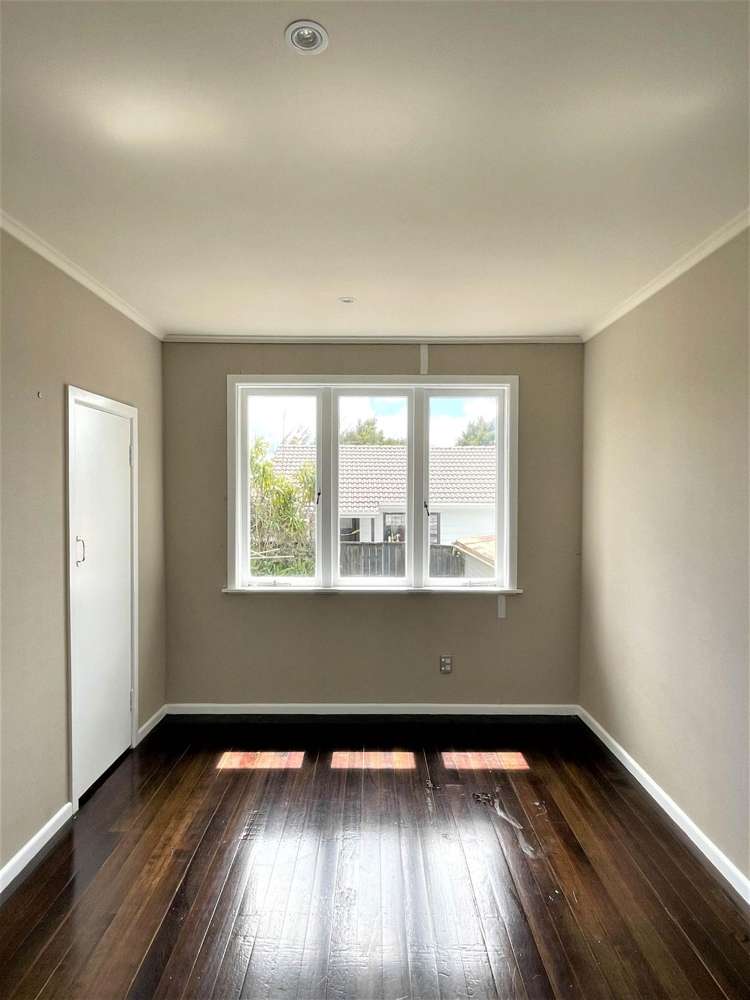 8 Grainger Road Te Atatu South_16