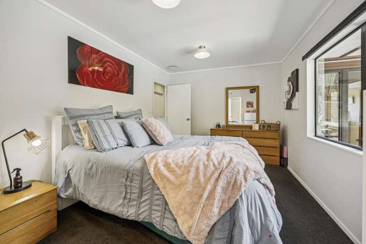 2/149 Glengarry Road Glen Eden_9