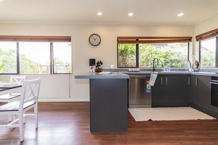 7 Lourie Way Fitzherbert_8