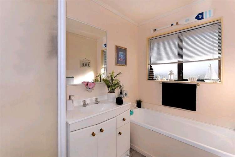 18 Middlebank Drive Richmond_7