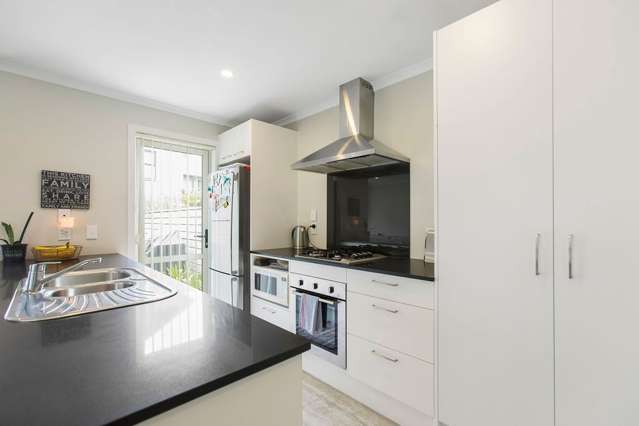 76 Arrowsmith Drive Flat Bush_2