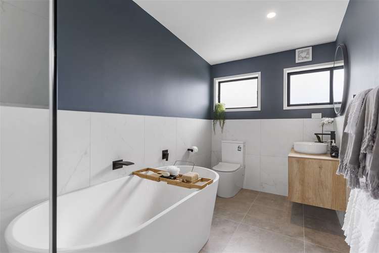 113 Beach Road Castor Bay_11