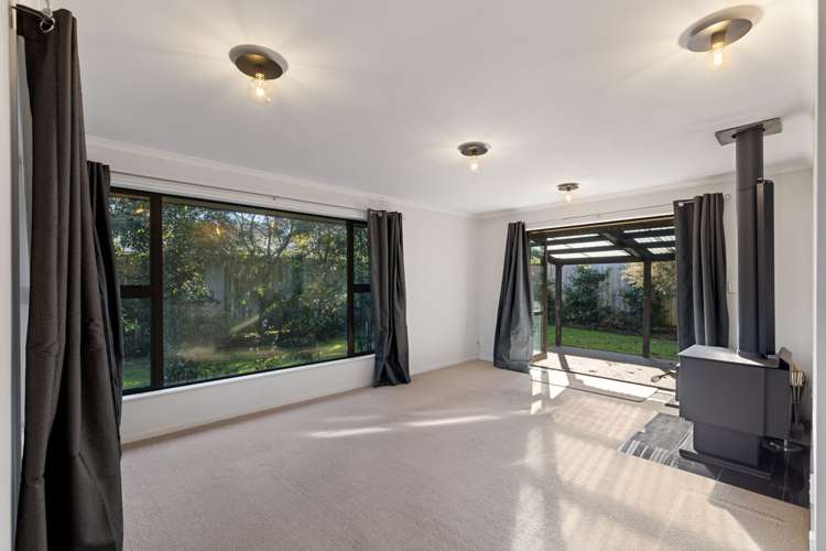 6 Galea Grove Kelvin Grove_13