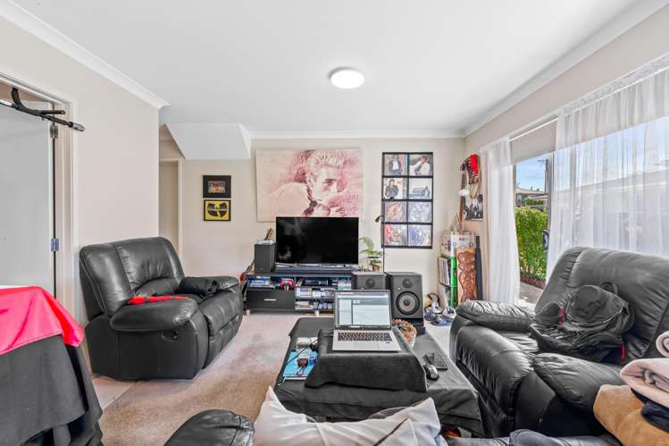 211 Royal Road Massey_27