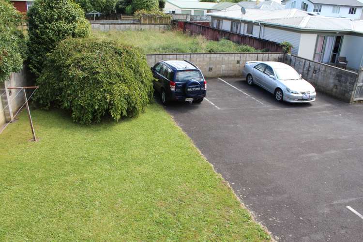 200 Old Farm Road Hamilton East_6