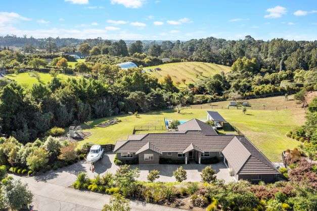 82b Shaw Road in Oratia, Waitakere, Auckland