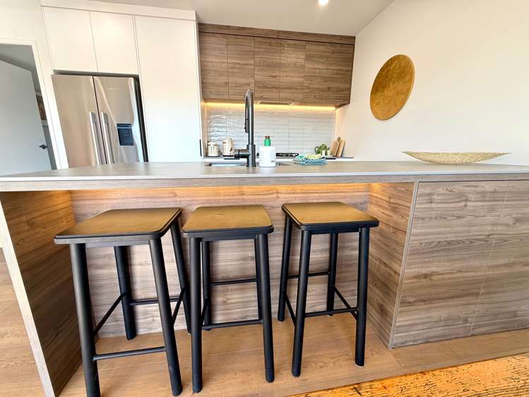 11/12 Stewart Street Raglan_10