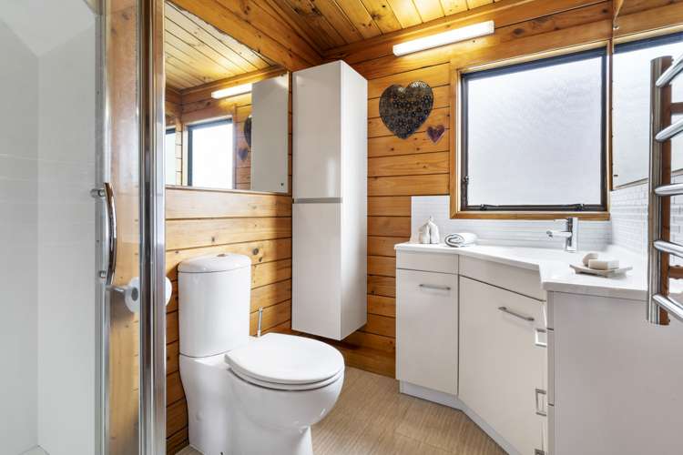 2/597 East Coast Road Browns Bay_10