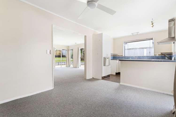 2/6 Sandgate Avenue Botany Downs_12