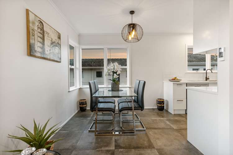 11 Queen Mary Avenue New Lynn_12