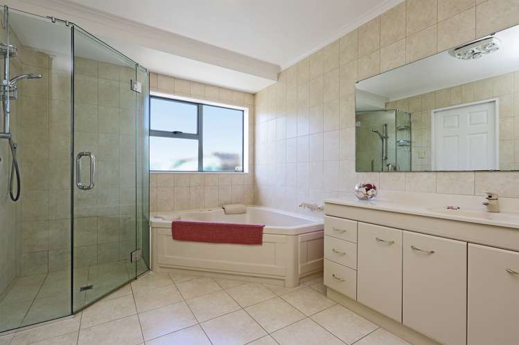 28 Kensington Drive Taradale_14