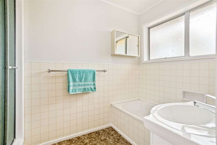2/8 Pamela Place New Lynn_10