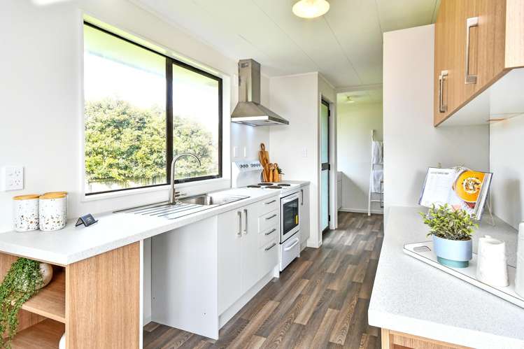 6 Leaming Place Clarks Beach_8