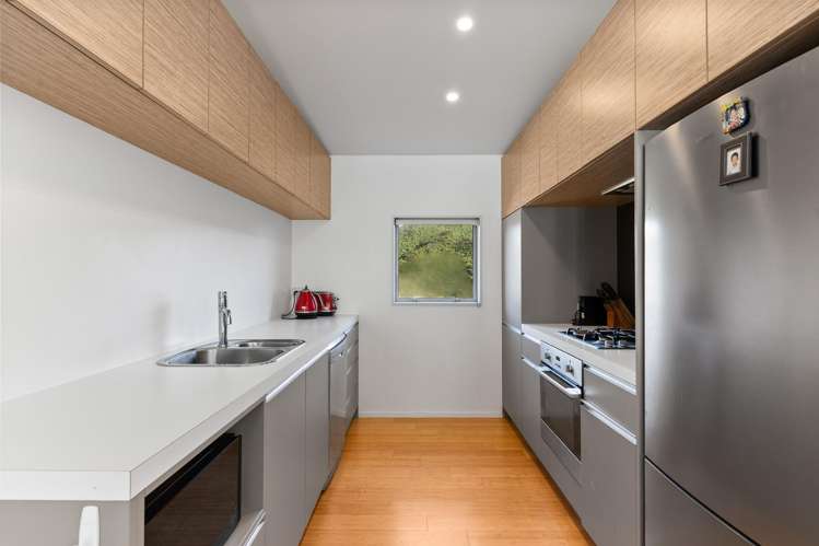 77 Saddleback Grove Karori_6