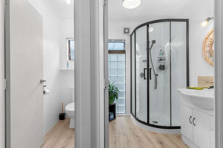 6 Shearwater Street One Tree Point_18