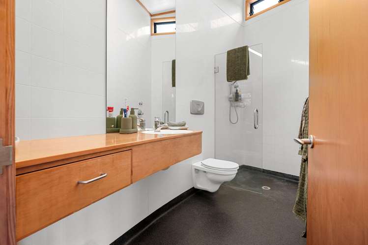 736 River Road Chartwell_14