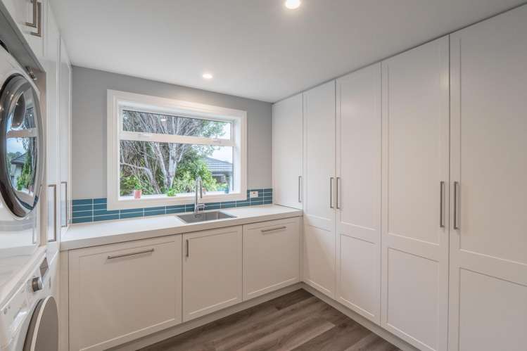 740 Queens Drive Waikiwi_23
