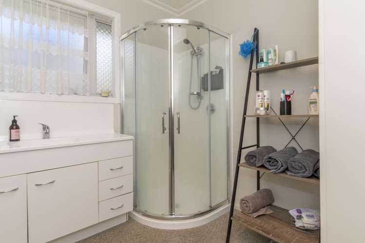 23 Seaview Road Otumoetai_12