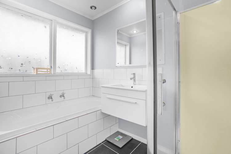 18 Kumeroa Grove Wainuiomata_14