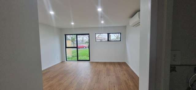For Rent: Spacious 3 Bedroom, 2 Bathroom Apartment - Favona
