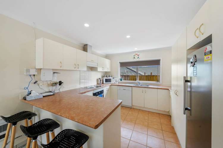 8 Derryveagh Lane Manurewa_11