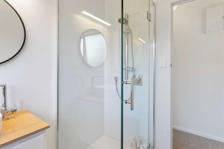 1/2 Vodanovich Road Te Atatu South_10