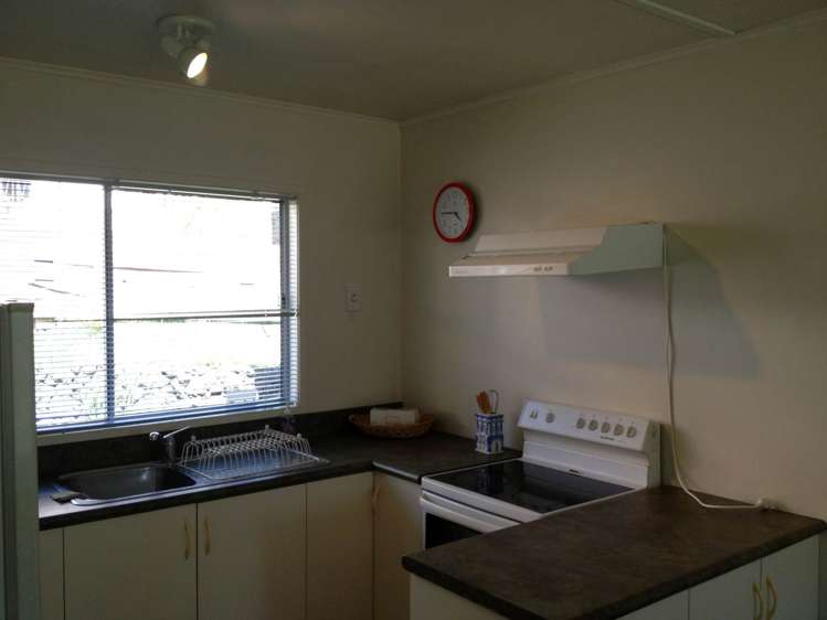 2/80 West Coast Road Glen Eden_3