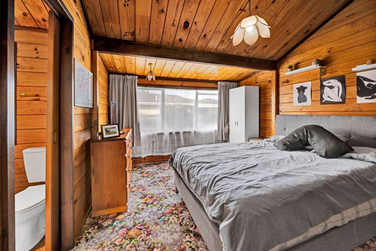 8 Ponderosa Place Opunake_11