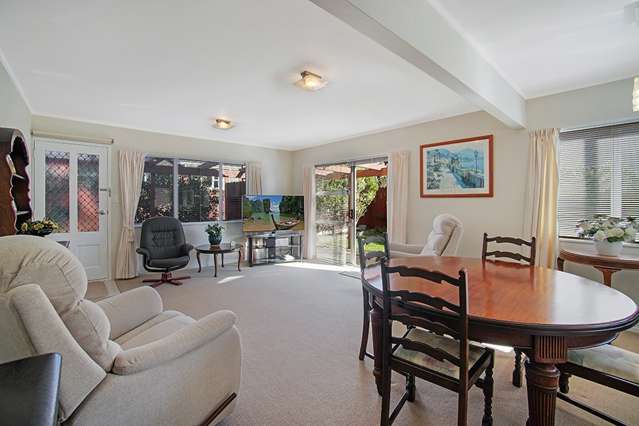 2/10 Counsel Terrace Mount Albert_3