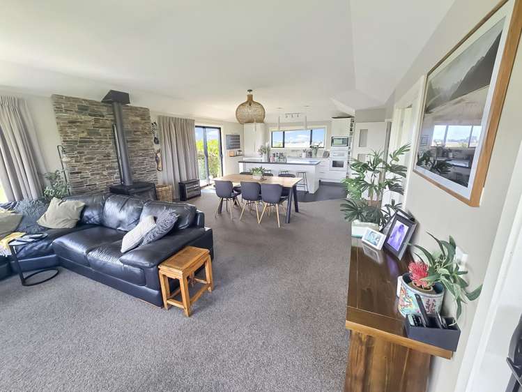 117 Irvine Road and 453 Herbert Road Herbert_16