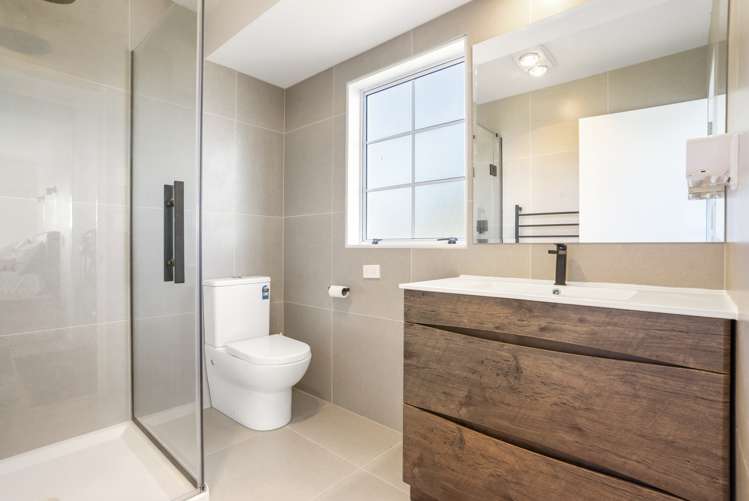 101 Everglade Drive Totara Heights_14