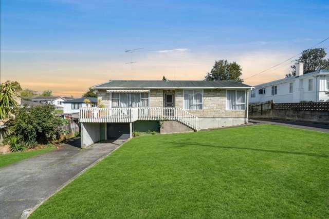 Sunny 3 Bedroom Family Home in a Convenient Location