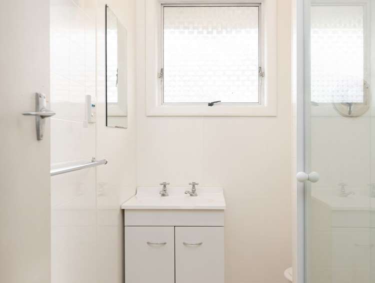 2/12 Newbourne Crescent Redwoodtown_3